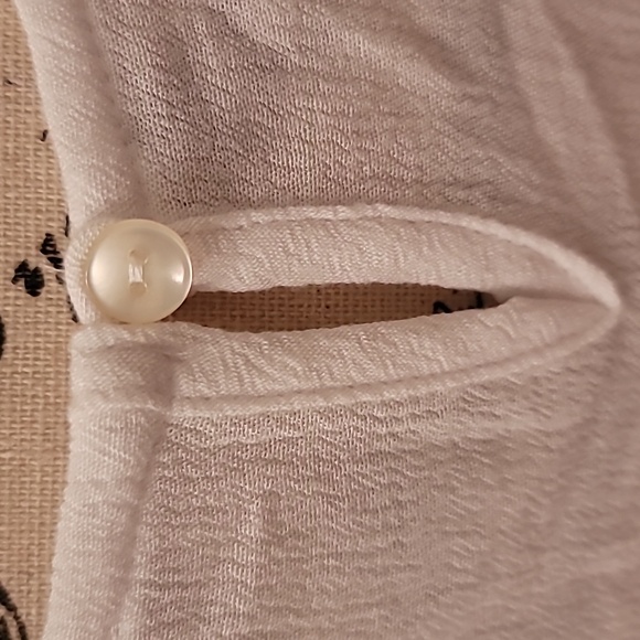 Democracy Sleeveless White Lacy Top - Picture 7 of 10